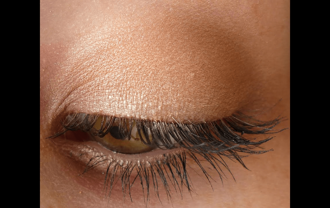 Mascara sur les cils du bas : Faut-il oser ou éviter ?