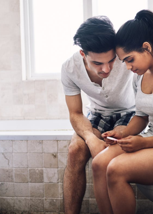 Comment-savoir-si-on-est-enceinte-en-touchant-son-ventre-1-2.png