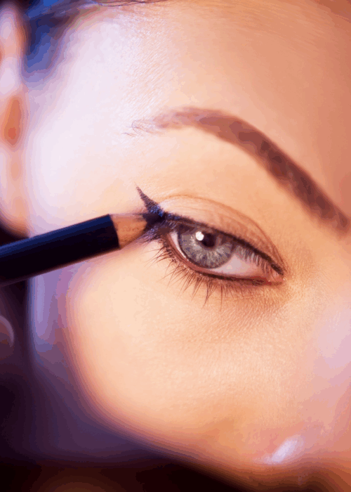 5-techniques-pour-mettre-vos-yeux-en-valeur-avec-le-maquillage-2.png