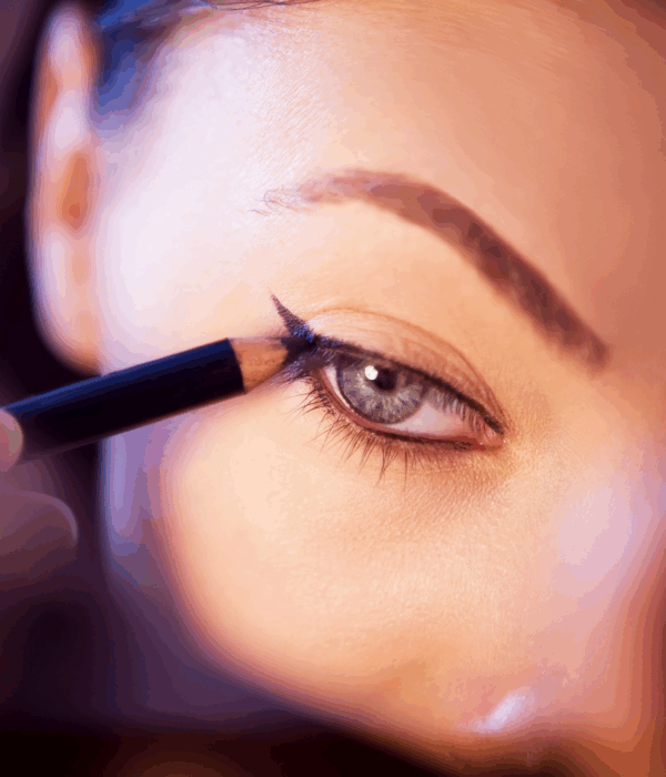 5-techniques-pour-mettre-vos-yeux-en-valeur-avec-le-maquillage-2.png