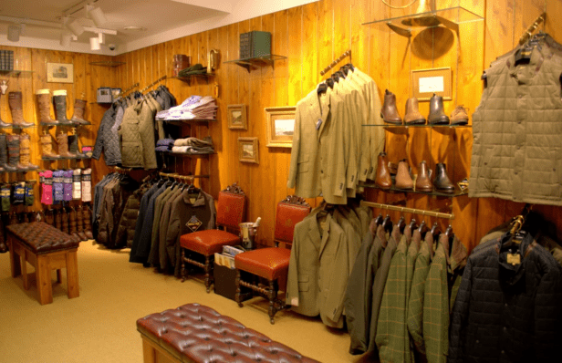 Comment habiller un mannequin de vitrine avec élégance ?