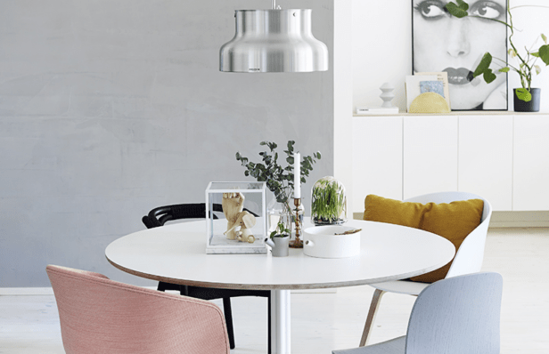 Quelles chaises choisir avec une table blanche ?