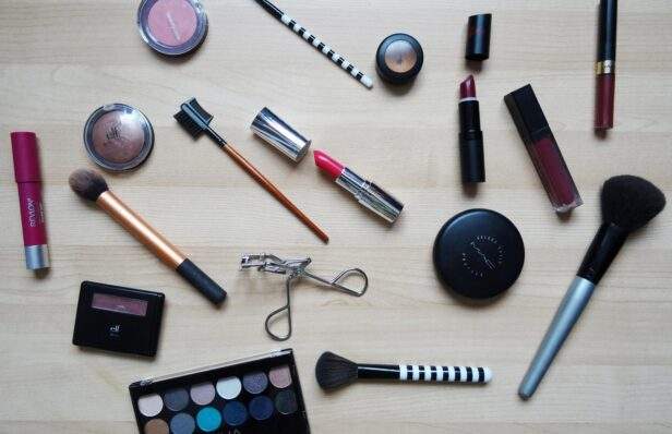 L’art du maquillage : entre esthétique, choix et tendances actuelles
